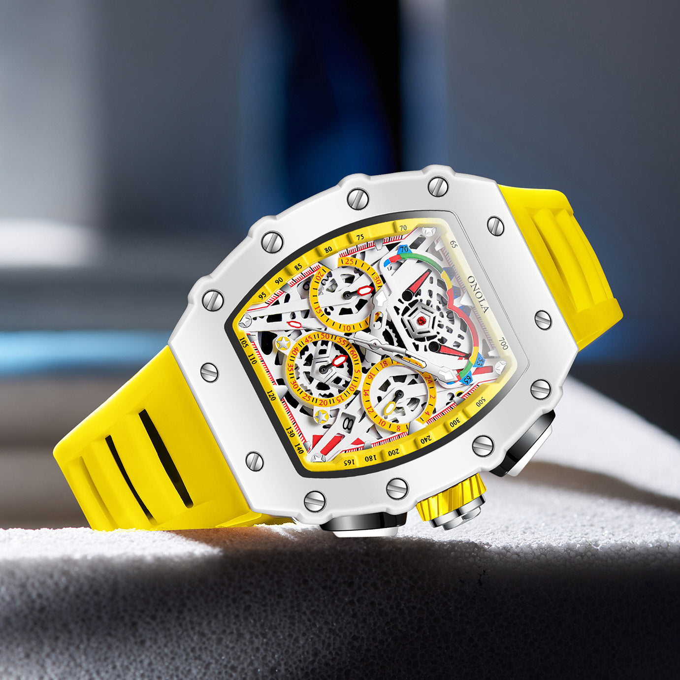 ONOLA Stylish Waterproof Quartz Men's Watch with Silicone Band