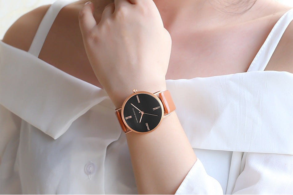 Fashionable Quartz Watch for Women with Leather Strap