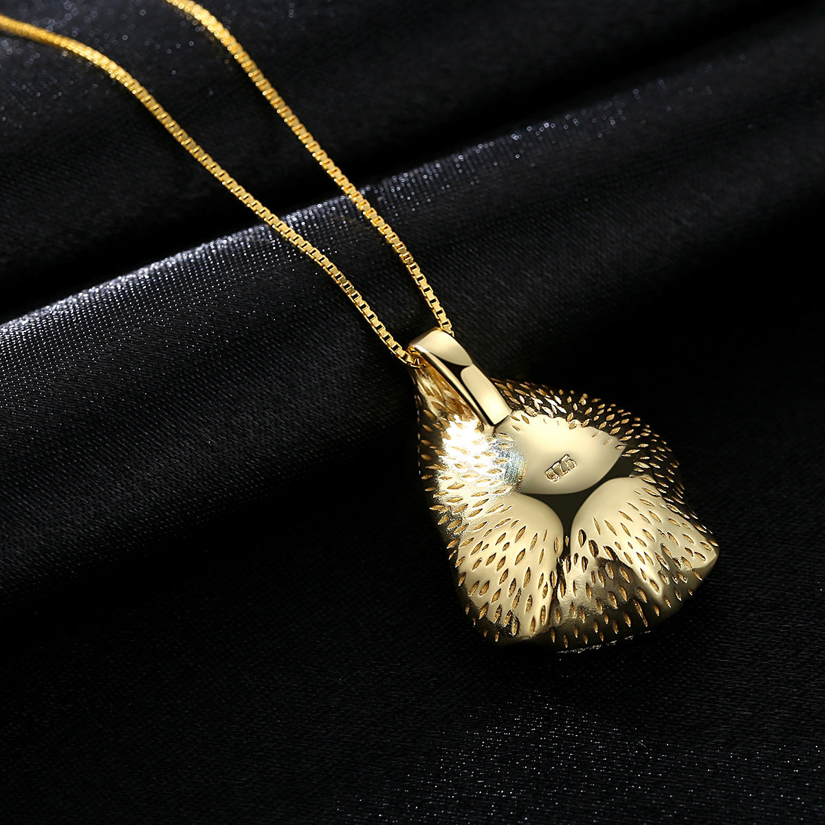 Silver Necklace with Shell Design and Natural Pearl Pendant