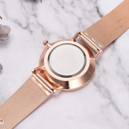 Minimalist Sporty Quartz Watch with Mesh Band