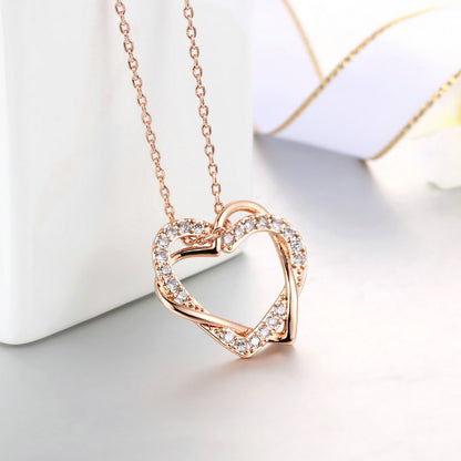 Heart-Shaped Pendant Necklace in Fashion Alloy Design