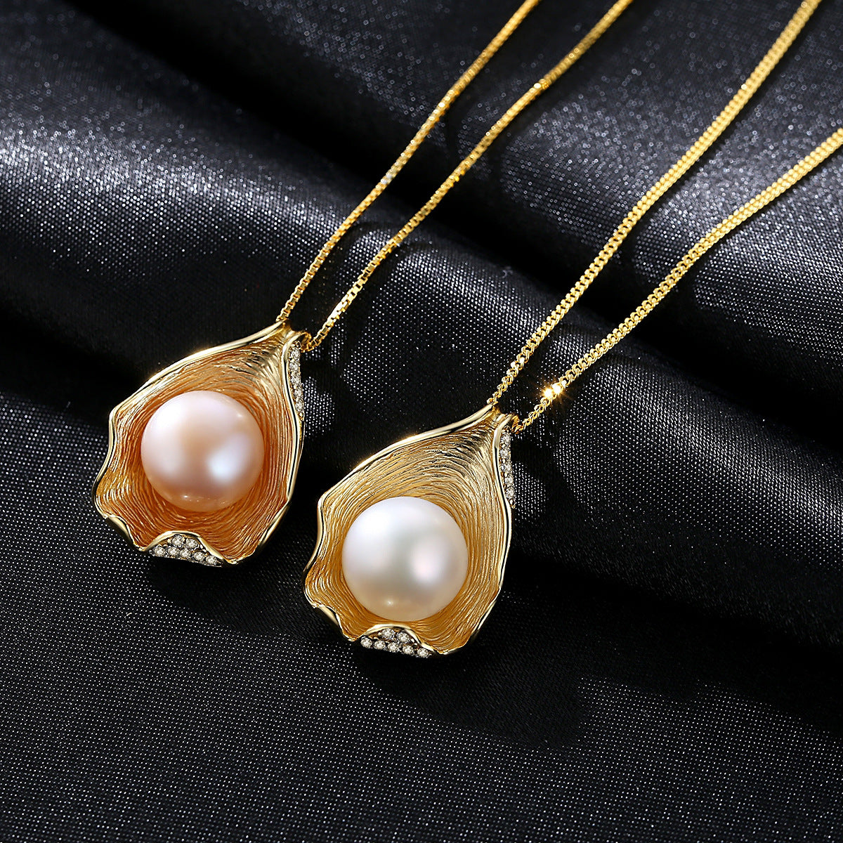 Silver Necklace with Shell Design and Natural Pearl Pendant