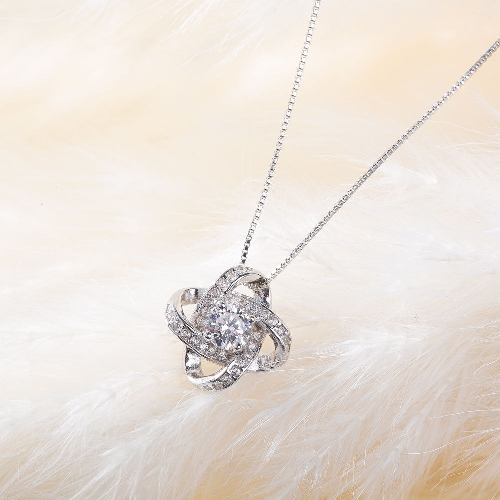 Fashionable Minimalist Four-Leaf Clover Necklace for Women
