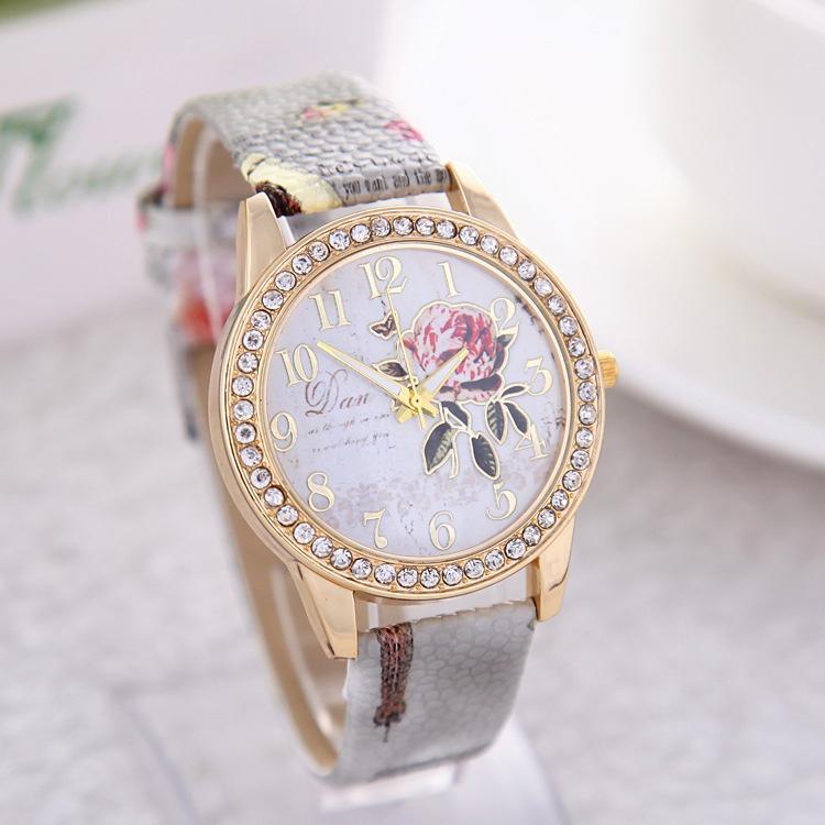 Chinese Floral Pattern Women's Quartz Watch with Leather Band