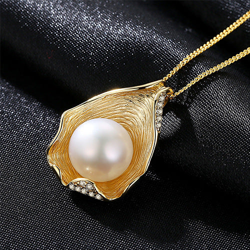 Silver Necklace with Shell Design and Natural Pearl Pendant