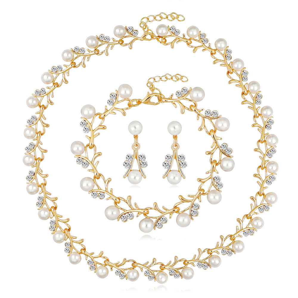 Fashion Floral Pearl Jewelry Set with Earrings, Necklace, Bracelet