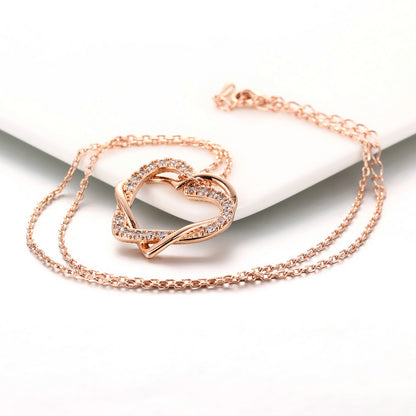 Heart-Shaped Pendant Necklace in Fashion Alloy Design