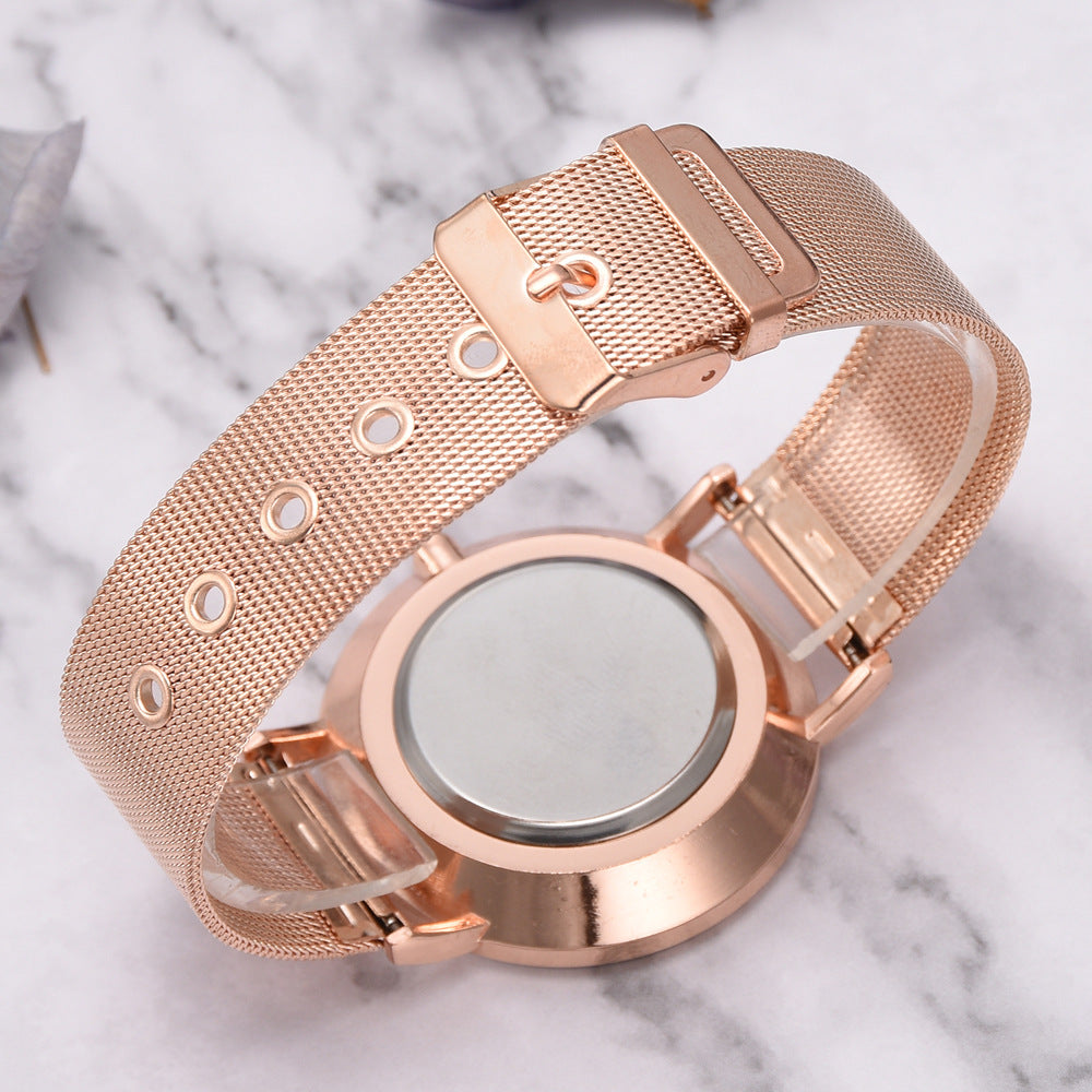 Minimalist Sporty Quartz Watch with Mesh Band