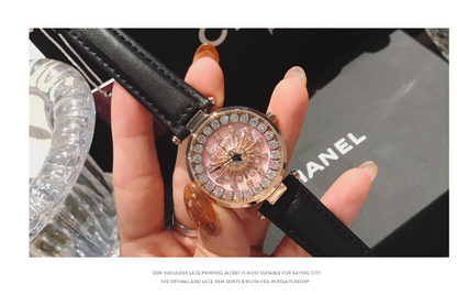 "Fashionable Women's Quartz Watch with Leather Band"