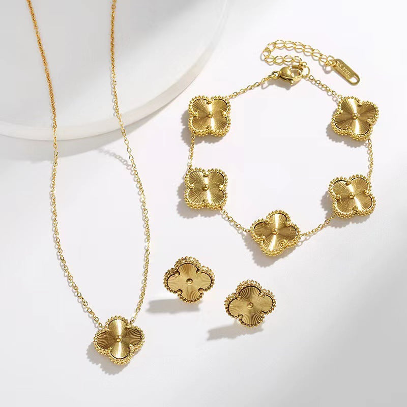 Trendy Four-Leaf Clover Choker Necklace Set for Women