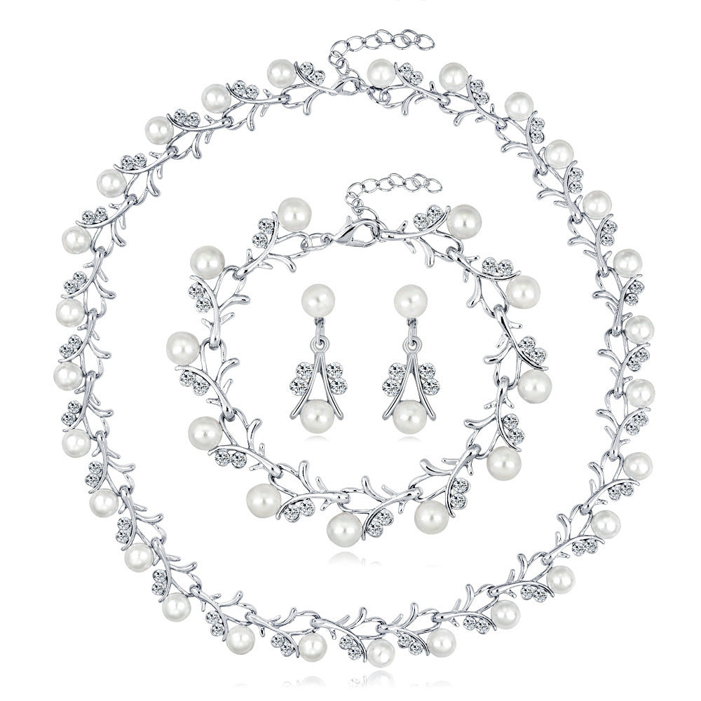 Fashion Floral Pearl Jewelry Set with Earrings, Necklace, Bracelet