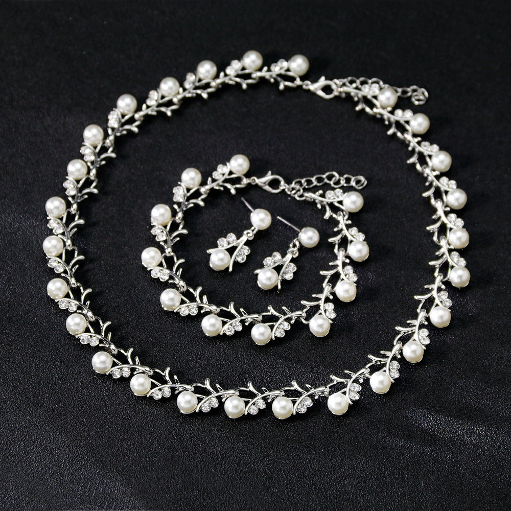 Fashion Floral Pearl Jewelry Set with Earrings, Necklace, Bracelet