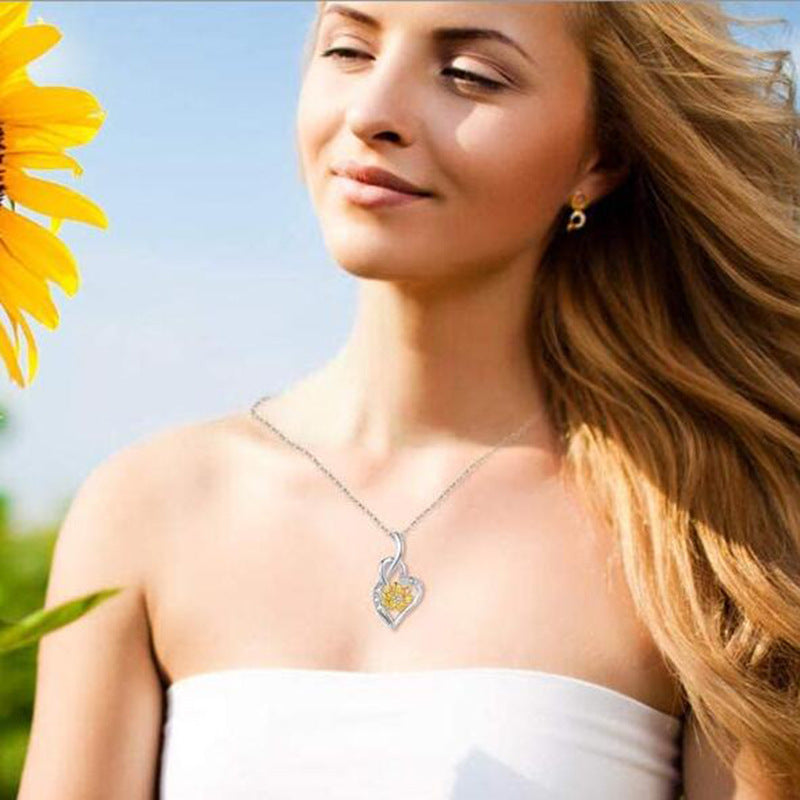 Heart-Shaped Dual-Color Necklace with Sunflower Pendant