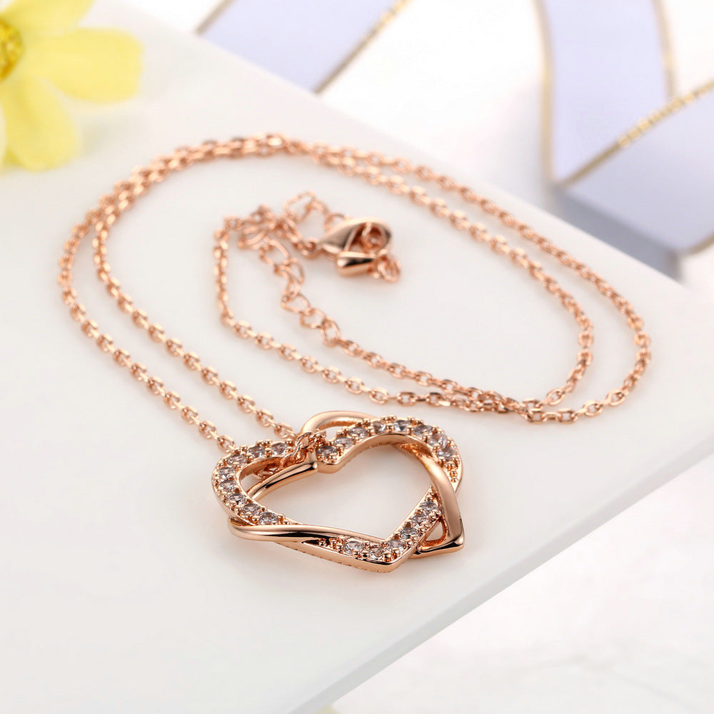 Heart-Shaped Pendant Necklace in Fashion Alloy Design